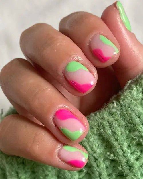 trendy short gel nails