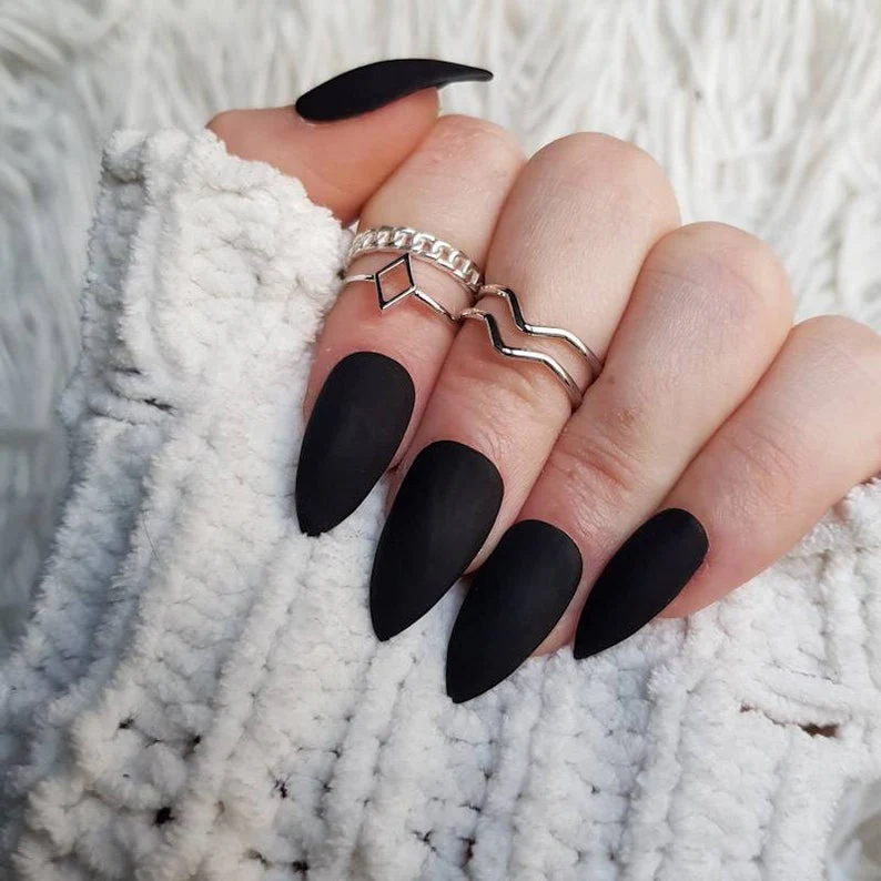 black acrylic nails