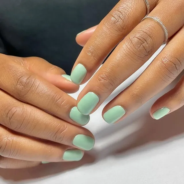 green nails design