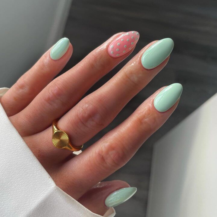 mint green nails