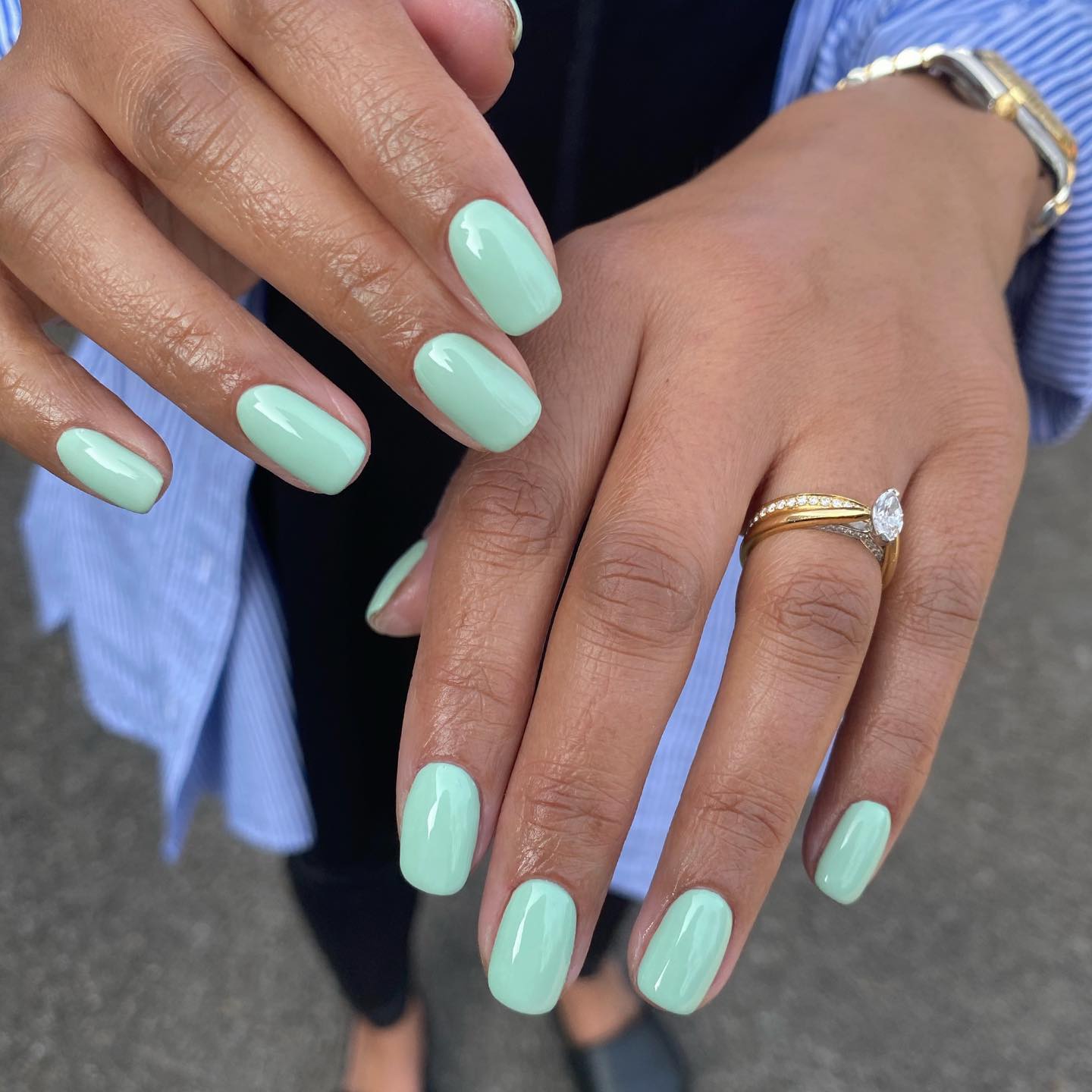 mint green nails