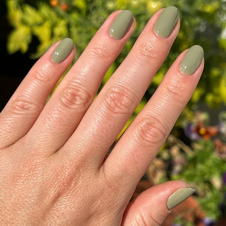 olive green nails