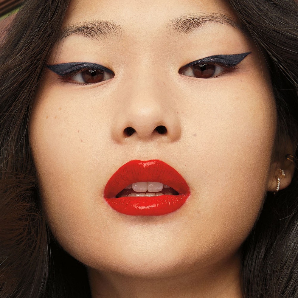 dark lipstick