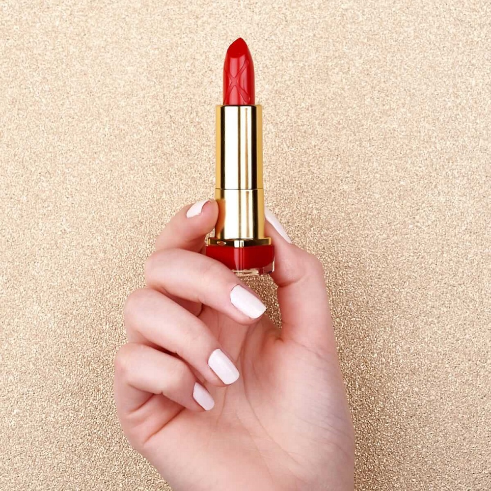red lipstick